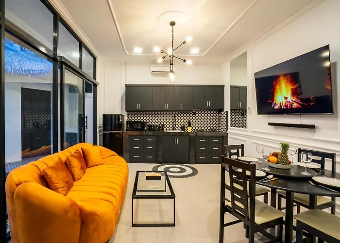 Villa Canberra - *