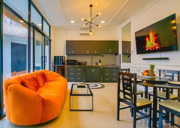 Villa Canberra - *
